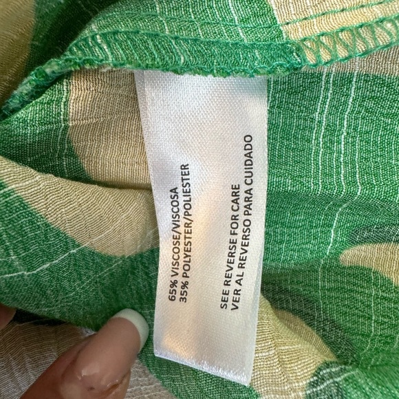 By Design Green and Cream Leaf Print Women's Top Size Small - Picture 7 of 13
